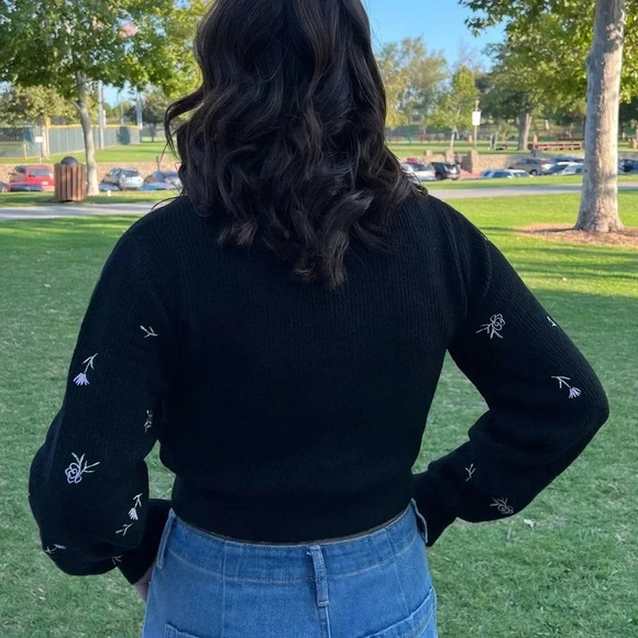 Cardigan Sweater Embroidery Floral Black Multi Color Balloon Sleeve Cropped - Picture 4 of 9